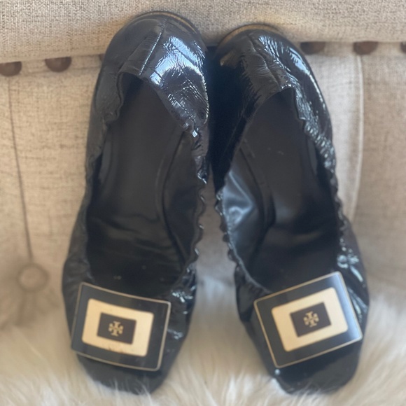 Tory Burch Square Open Toe Patent Leather Black Flat - Picture 2 of 2